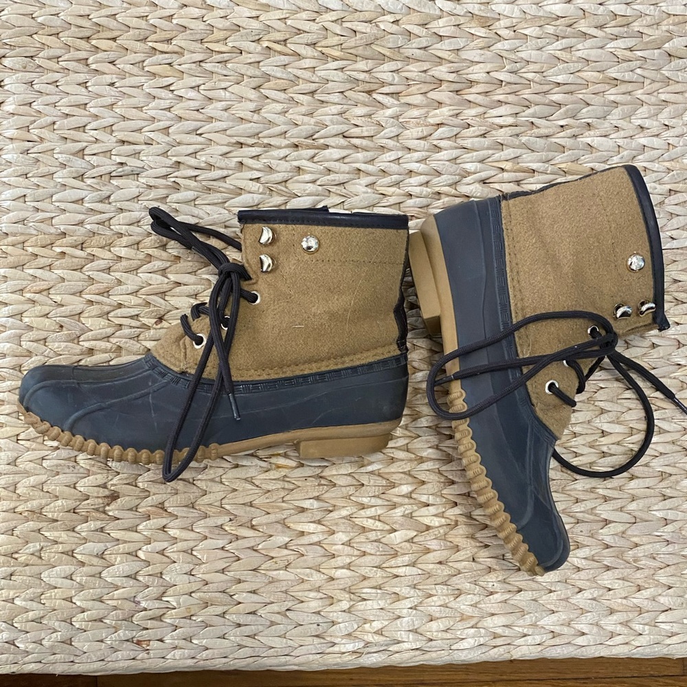 Tommy Hilfiger winter boots, size 7